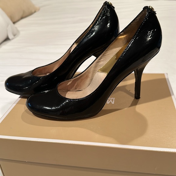 - 💫- Michael Kors heels - Picture 1 of 7